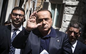 Silvio Berlusconi, las condolencias corren por la web