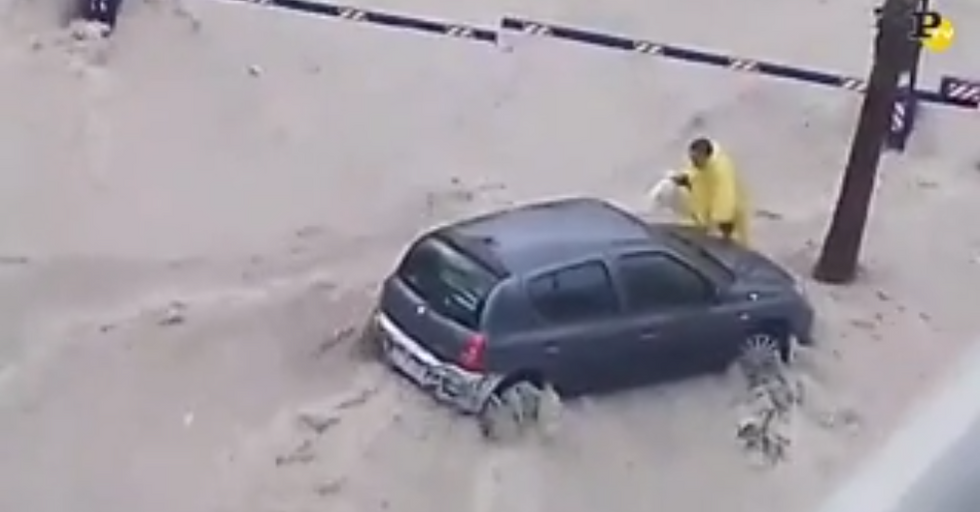 Alluvione in Spagna: anziano trascinato via dall'acqua