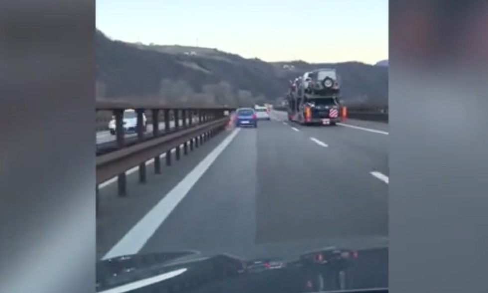 Bolzano: l'automobilista 'ubriaco' sbatte contro il guardrail dell'autostrada