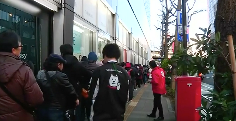Giappone: centinaia di persone in fila per la nuova Nintendo Switch