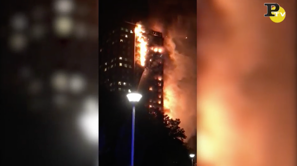 Incendio a Londra: brucia un grattacielo a North Kensington