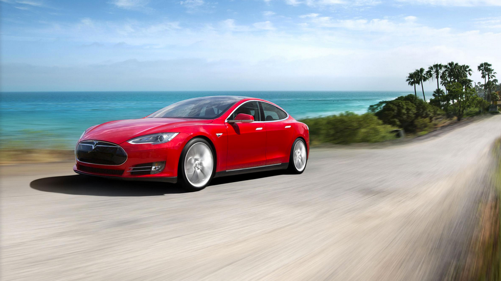 Tesla e il futuro dell'auto elettrica, le 10 cose da sapere
