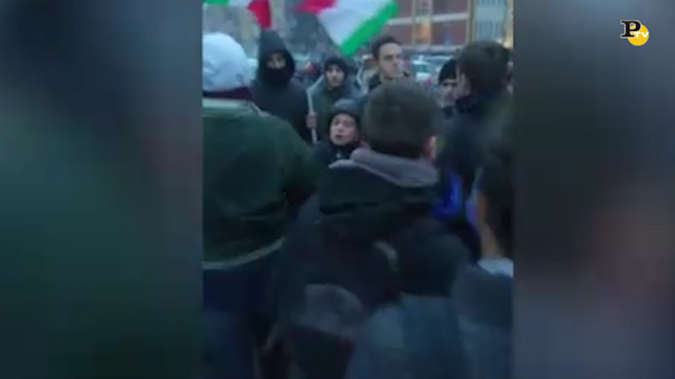 Torino: blocco studentesco, studenti picchiati dai militanti