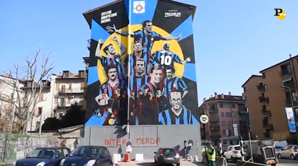 Murale dell'Inter imbrattato da vandali a Milano