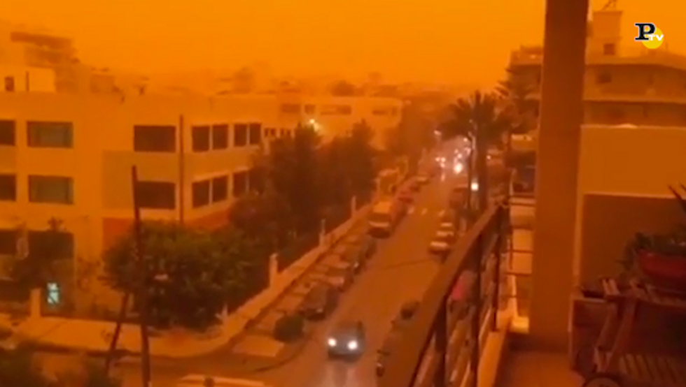 Creta: la tempesta di sabbia che rende l'isola arancione