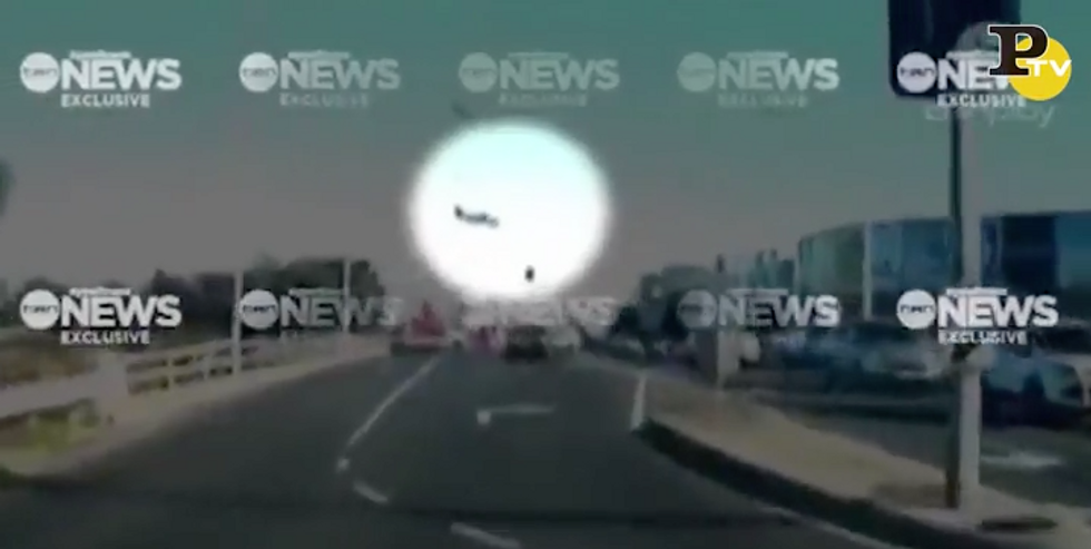 Incidente aereo a Melbourne: il video dello schianto sul centro commerciale