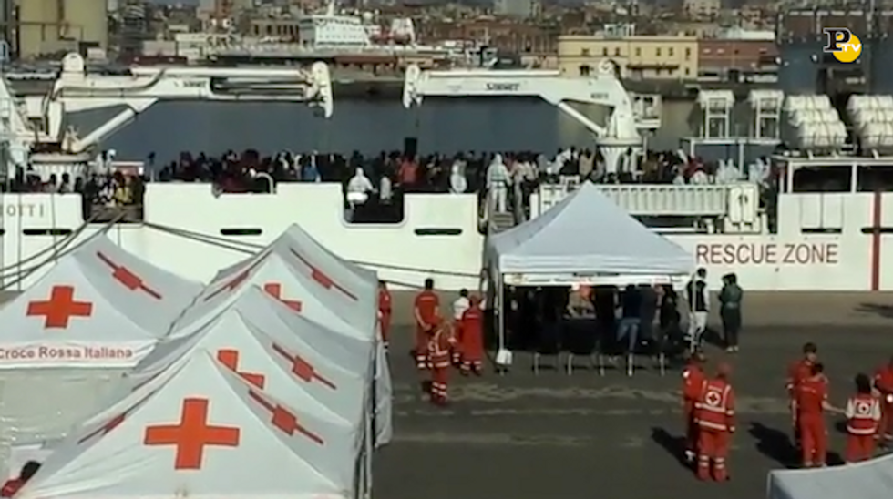Migranti, l’arrivo della nave Diciotti a Catania