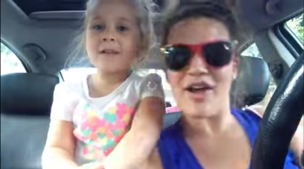 Mamma e figlia cantano "Frozen" e in 5 milioni vedono il video