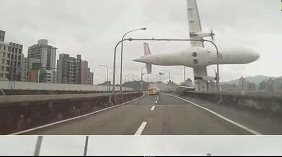 Incidente aereo a Taiwan, le immagini