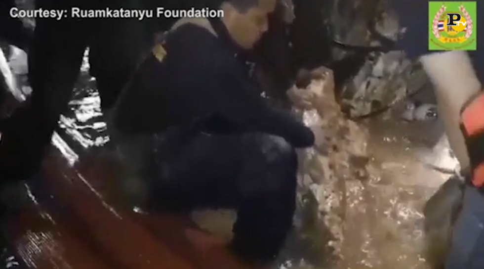 Thailandia, i soccorritori nella grotta: si prepara la via per l’uscita