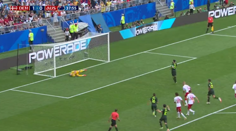 Mondiali, Danimarca-Australia 1-1: Jedinak pareggia su rigore