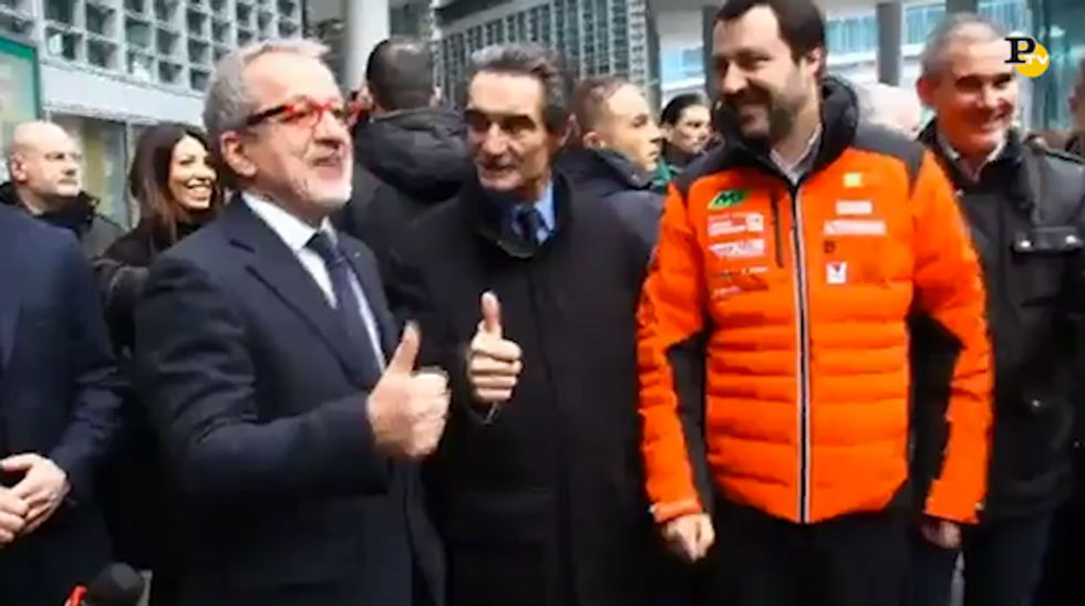 Lega: stretta di mano tra Salvini, fontana e Maroni