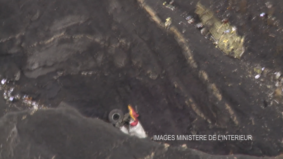 Airbus Germanwings: le prime immagini del luogo dello schianto