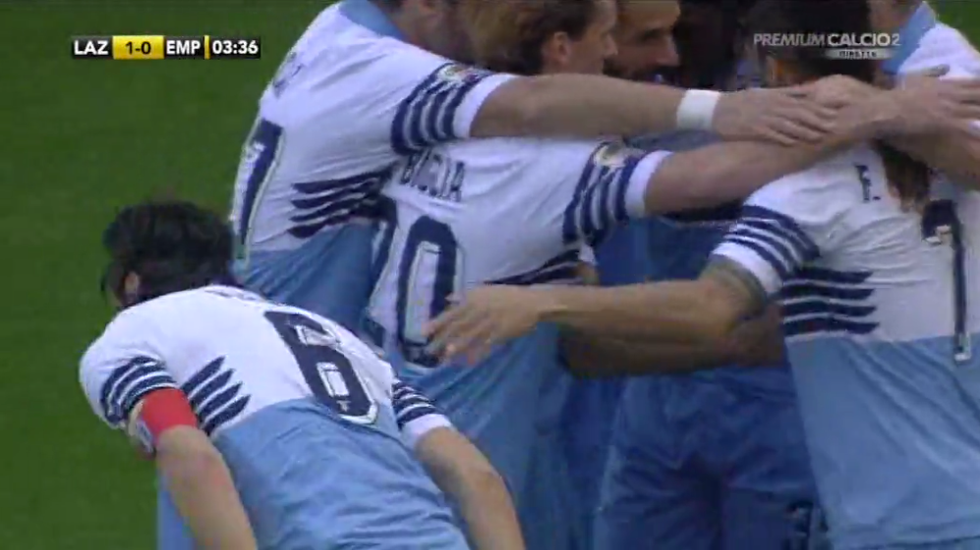 La Lazio supera la roma: l'esultanza di De Angelis