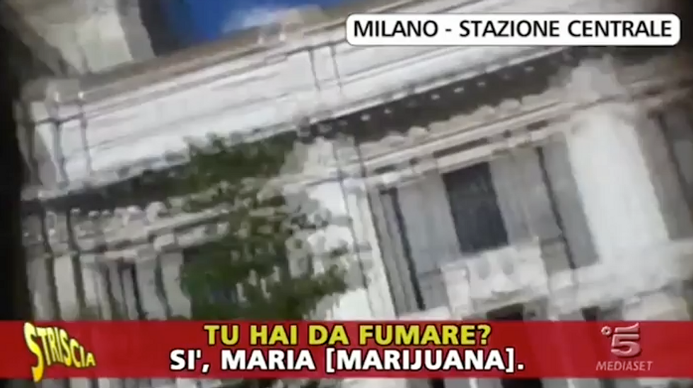 Striscia la Notizia: lo spaccio di droga in Stazione Centrale a Milano | Video