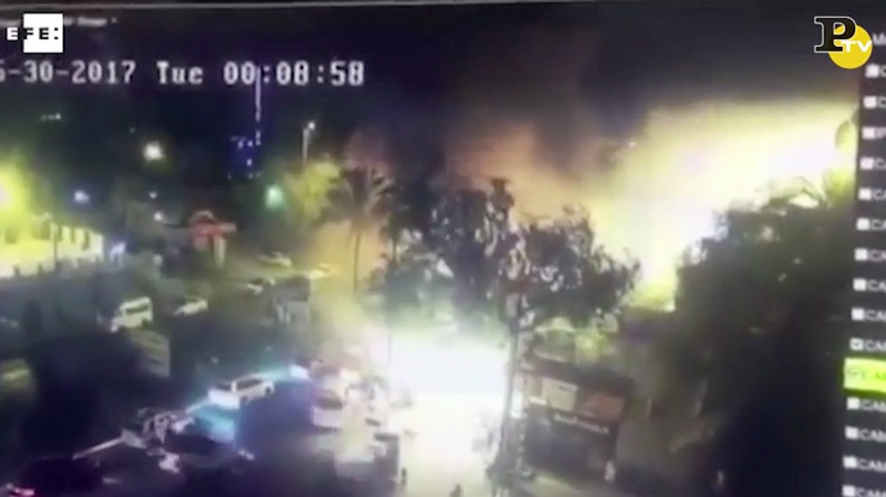 Baghdad, auto bomba davanti a gelateria. 13 morti | Video