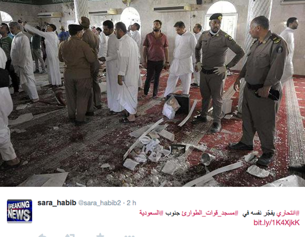 Arabia Saudita, kamikaze in moschea, 13 morti