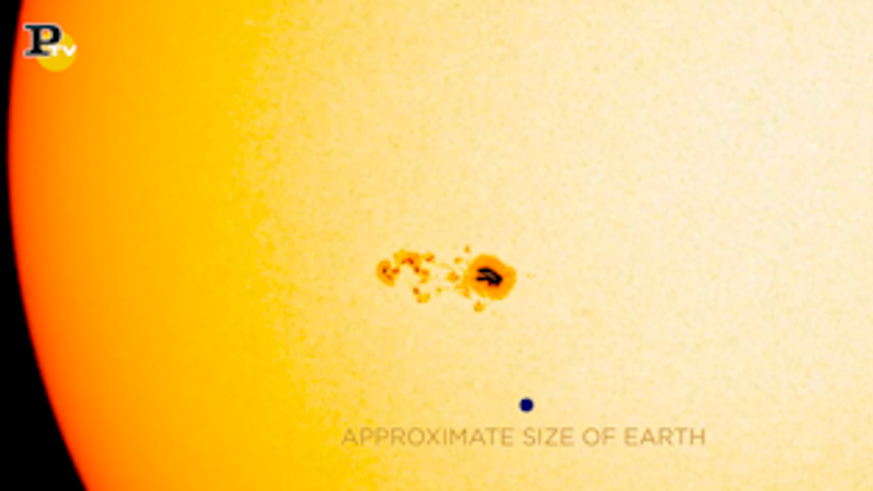 NASA, sul Sole compare una macchia gigantesca | Video