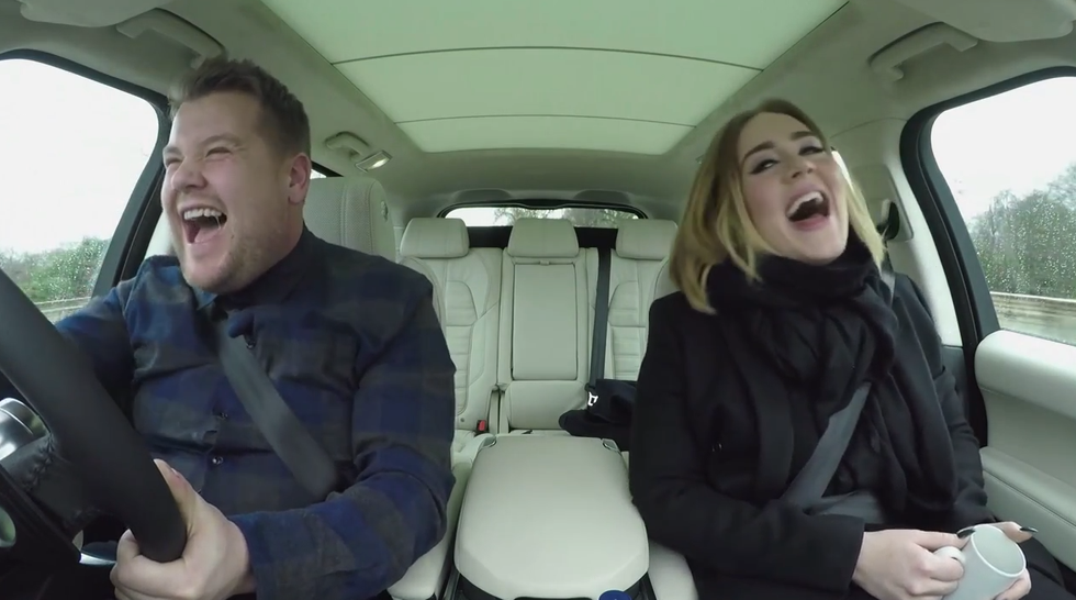 Il karaoke di Adele in auto