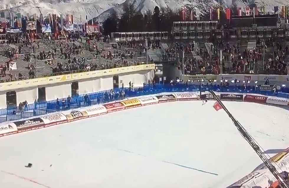 Saint Moritz: la telecamera aerea cade sulla pista dei mondiali di sci