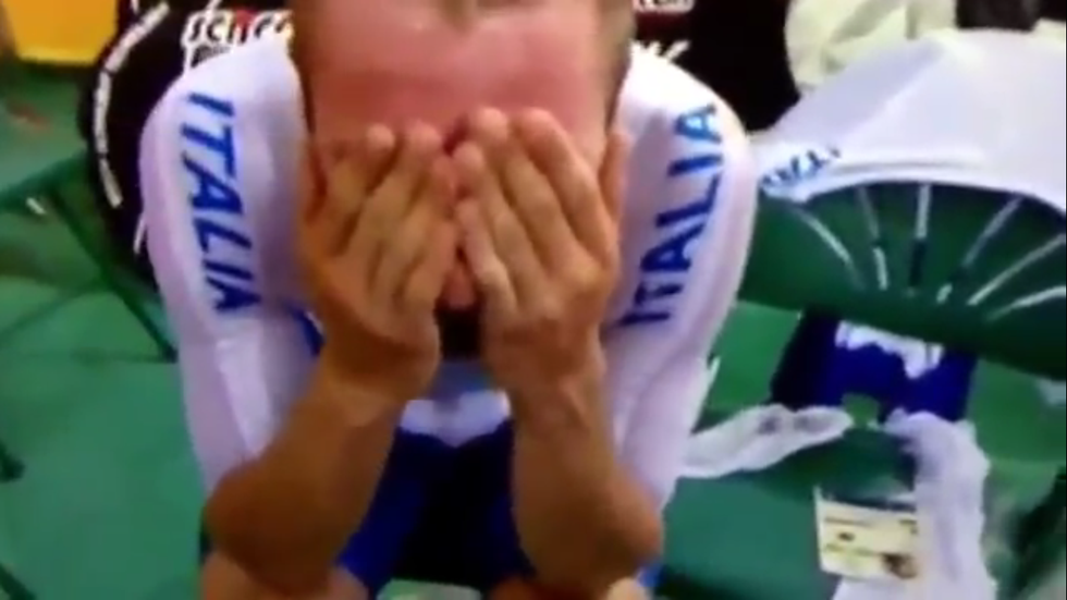 Elia Viviani vince l'oro e scoppia in lacrime