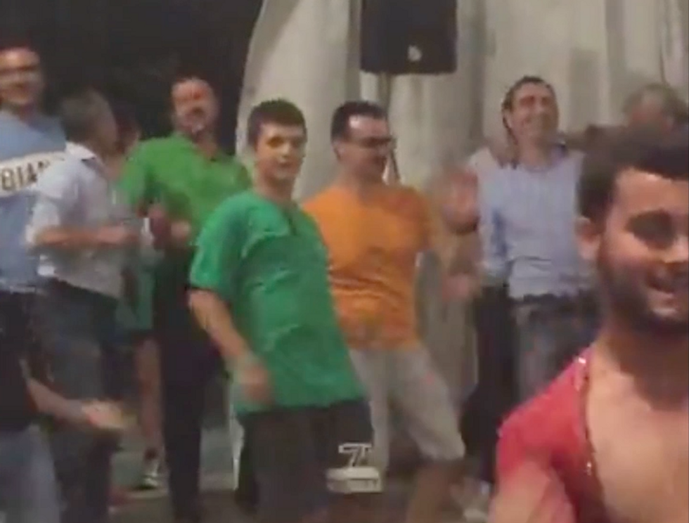 Salvini balla 'Andiamo a comandare' - VIDEO