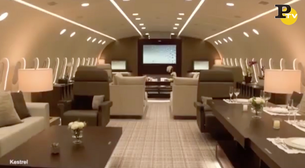 Il boeing 787 diventa jet privato con suite e cinema