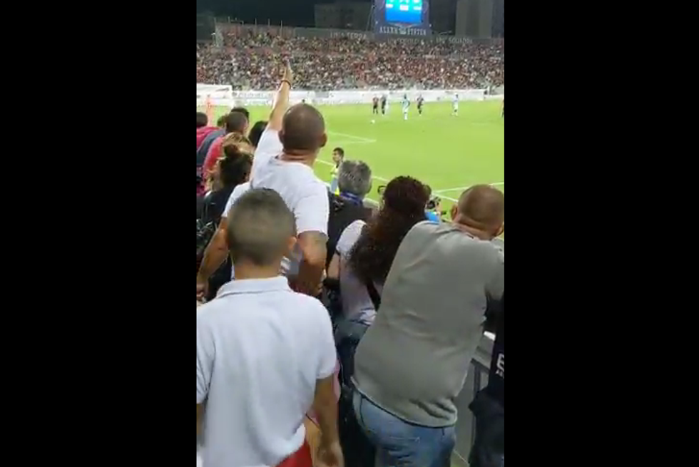 La vergogna di Cagliari: ululati razzisti contro Lukaku I VIDEO