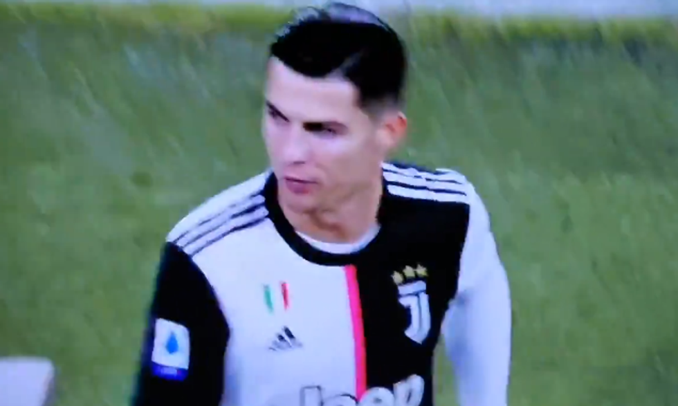 Rabbia Ronaldo: sostituito in Juventus-Milan va dritto negli spogliatoi I VIDEO