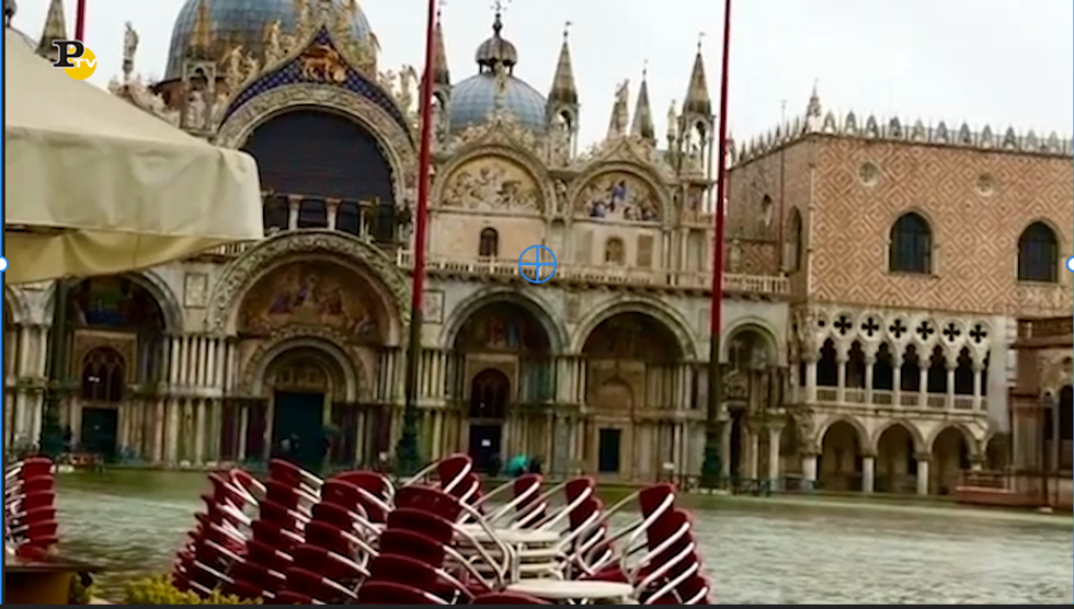 Venezia: acqua alta in Piazza San Marco