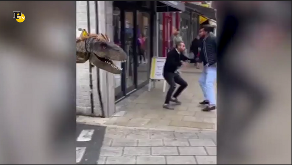 Un dinosauro per le strade di Londra