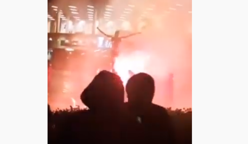 Ibrahimovic, tifosi del Malmoe infuriati bruciano la sua statua I VIDEO