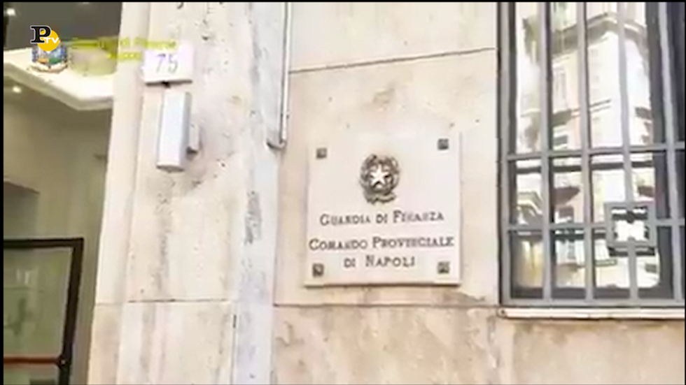 Sequestrate 2 tonnellate di fuochi artificiali a Napoli