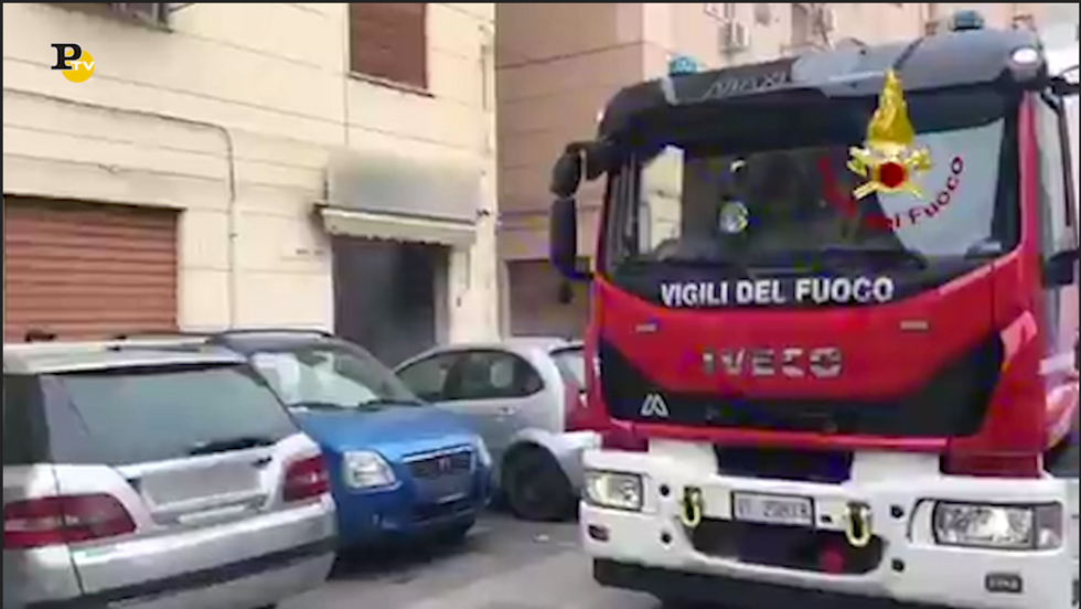 Officina in fiamme a Palermo