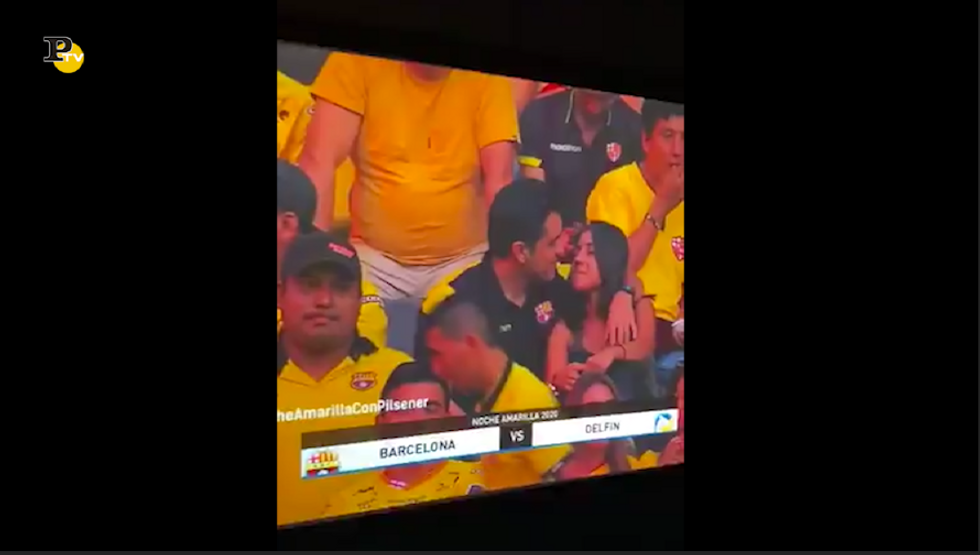 Probabile tradimento in diretta Tv durante una partita di calcio