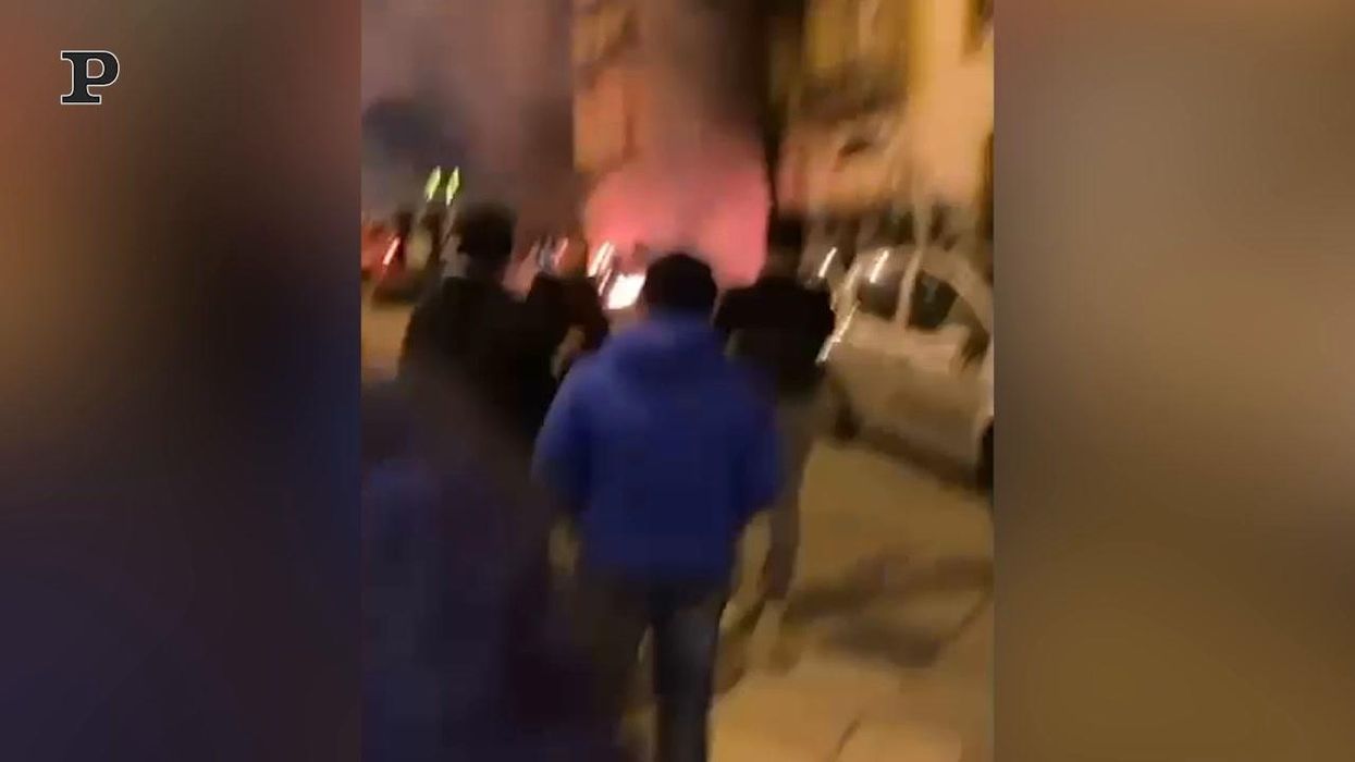 Incendio a Palermo, auto divorate dalle fiamme in vicolo Gran Cancelliere | Video