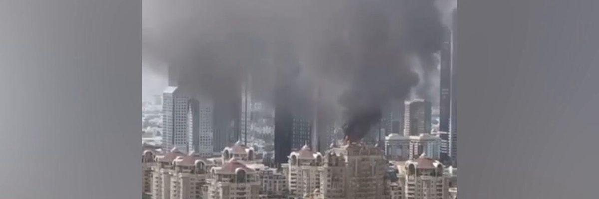 Incendio in un hotel di 20 piani a Dubai | Video