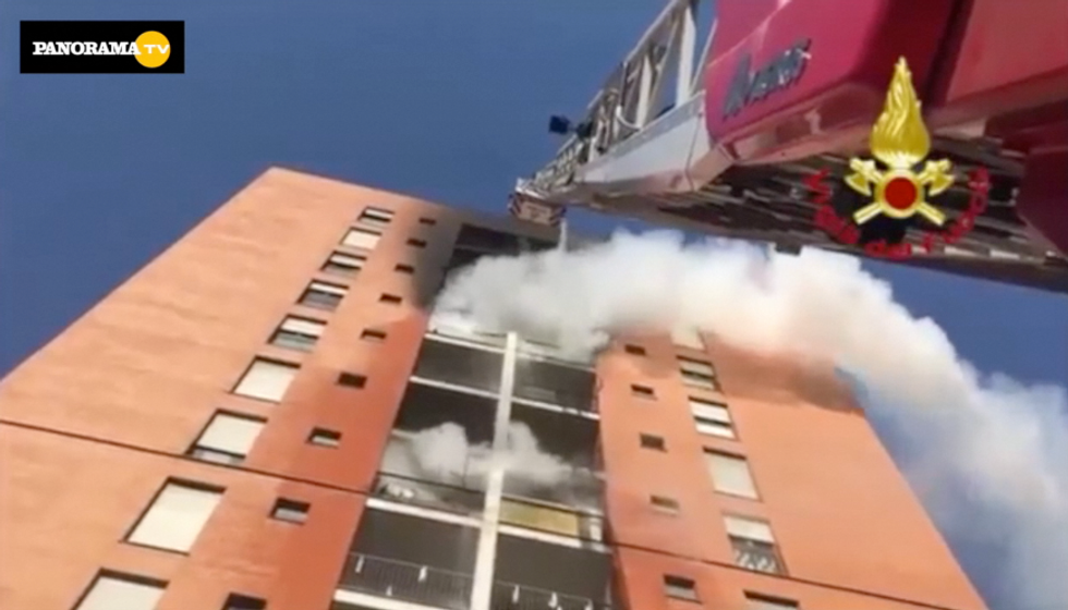incendio palazzo Milano Quarto Oggiaro video