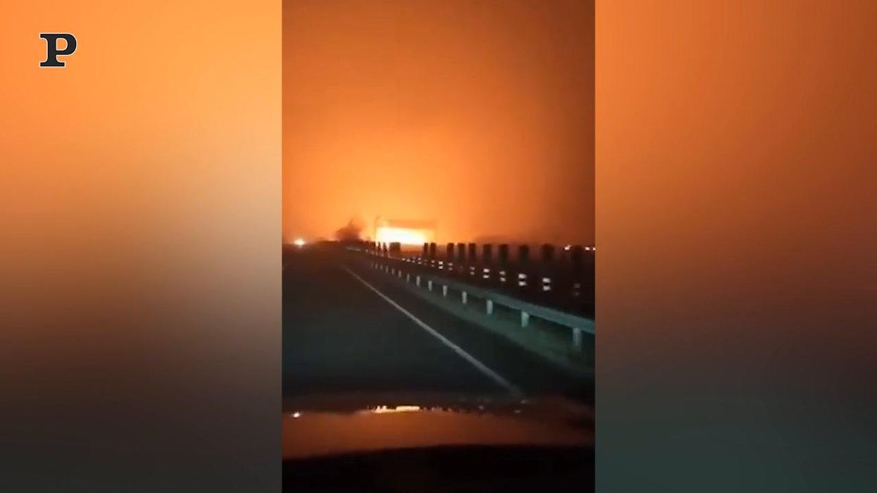 Incidente a Lodi, cisterna in fiamme: chiusa l'autostrada A1 | Video