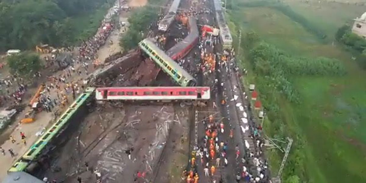Incidente tra treni in India: almeno 280 morti | video