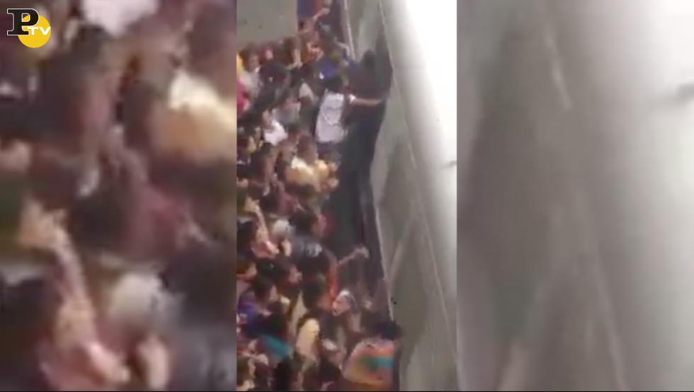 india rissa per salire sul treno video
