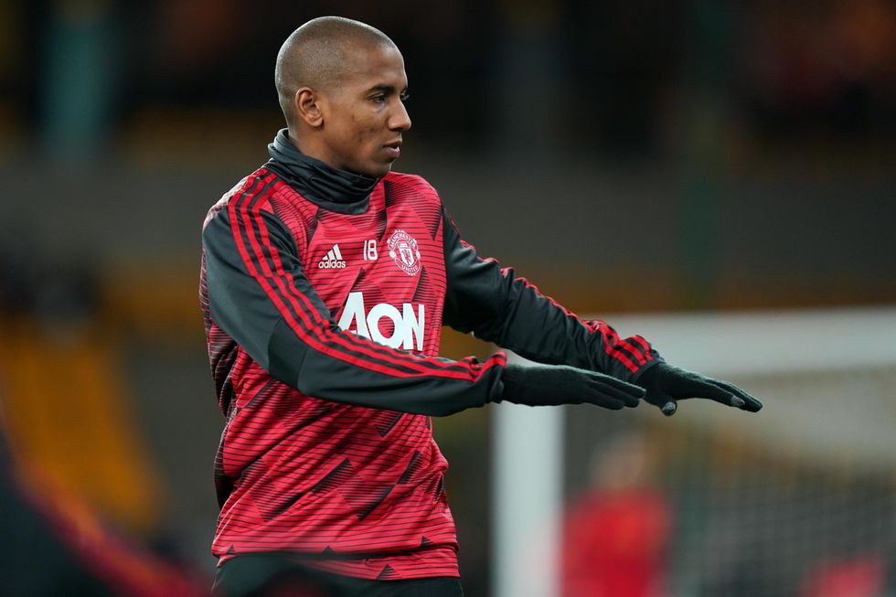 inter ashley young cifre contratto manchester united