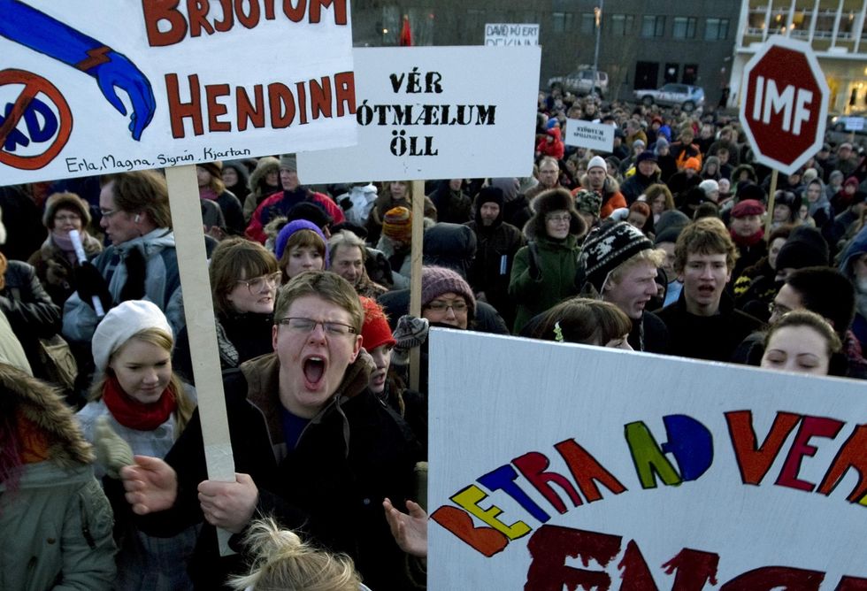 Crisi, a lezione dall'Islanda: “Stupido salvare le banche in difficoltà”