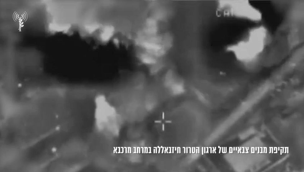 Israele distrugge postazioni Hezbollah in Libano | video
