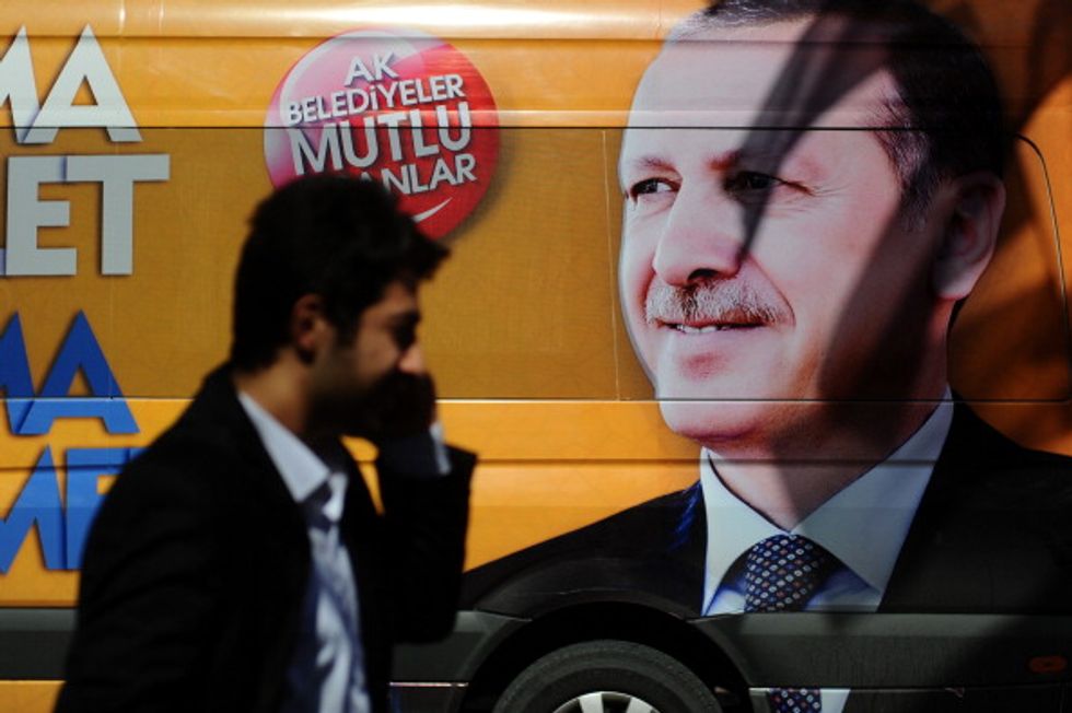 Turchia, Erdogan ha paura e se la prende con Twitter
