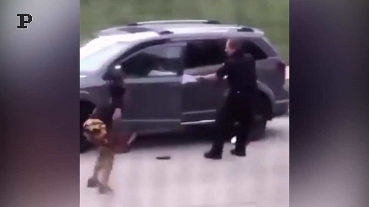 USA, la Polizia ferisce alla schiena un afroamericano disarmato