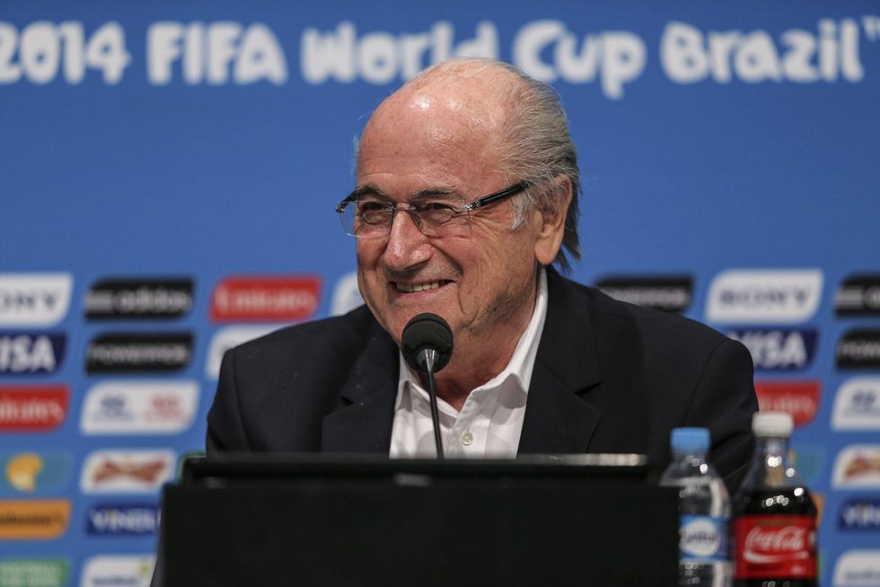 La guerra inglese a Blatter: "Pensa di non ricandidarsi alla Fifa"