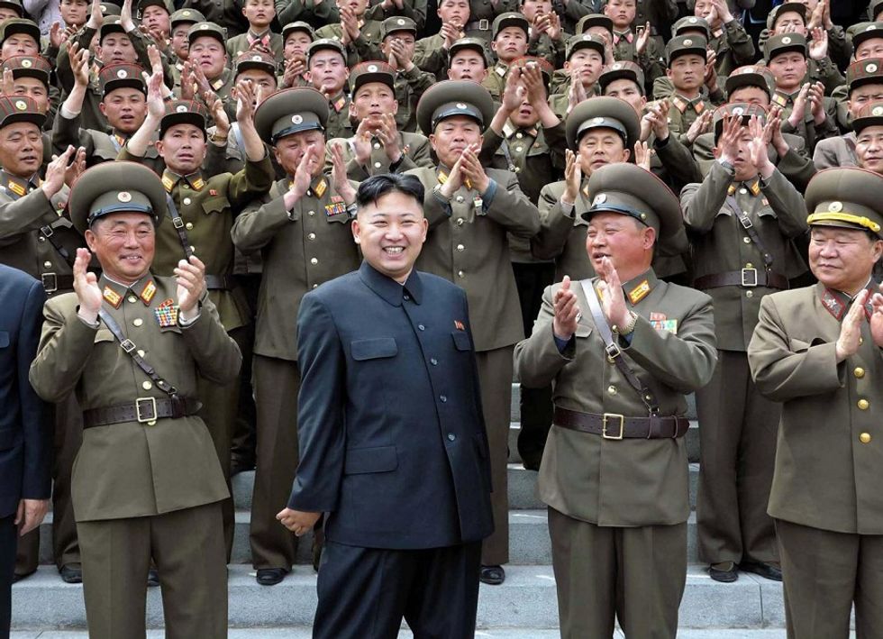 Corea del Nord: Kim Jong-un a scuola di immagine