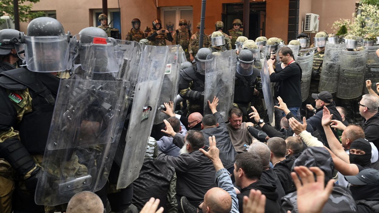 Kosovo: feriti 14 militari italiani