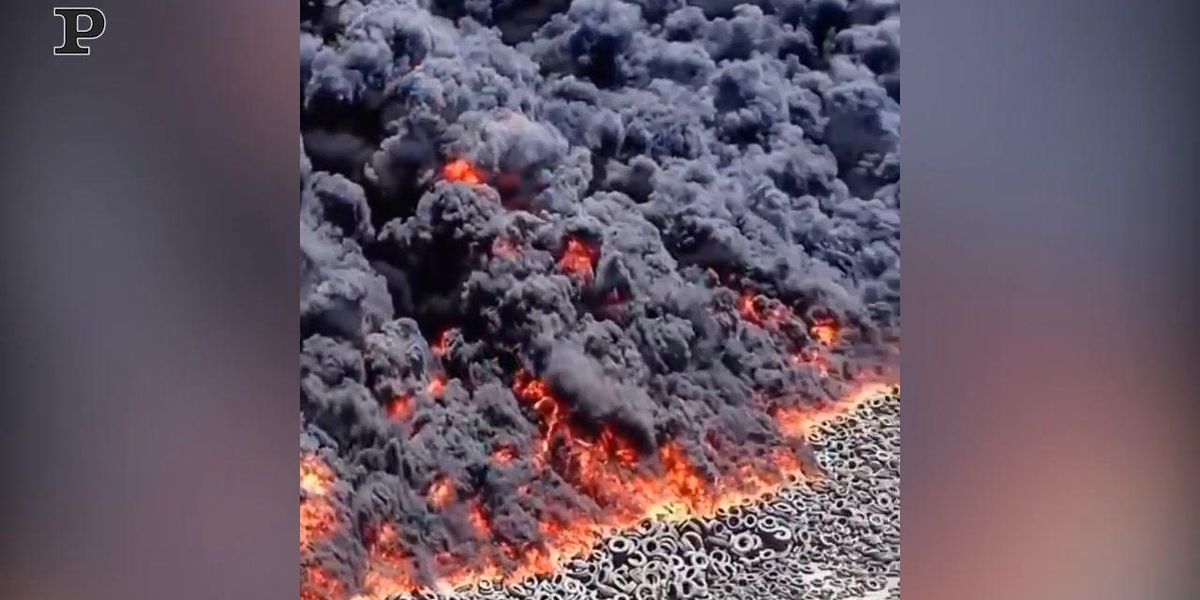 Kuwait, brucia il cimitero di pneumatici più grande del mondo | video